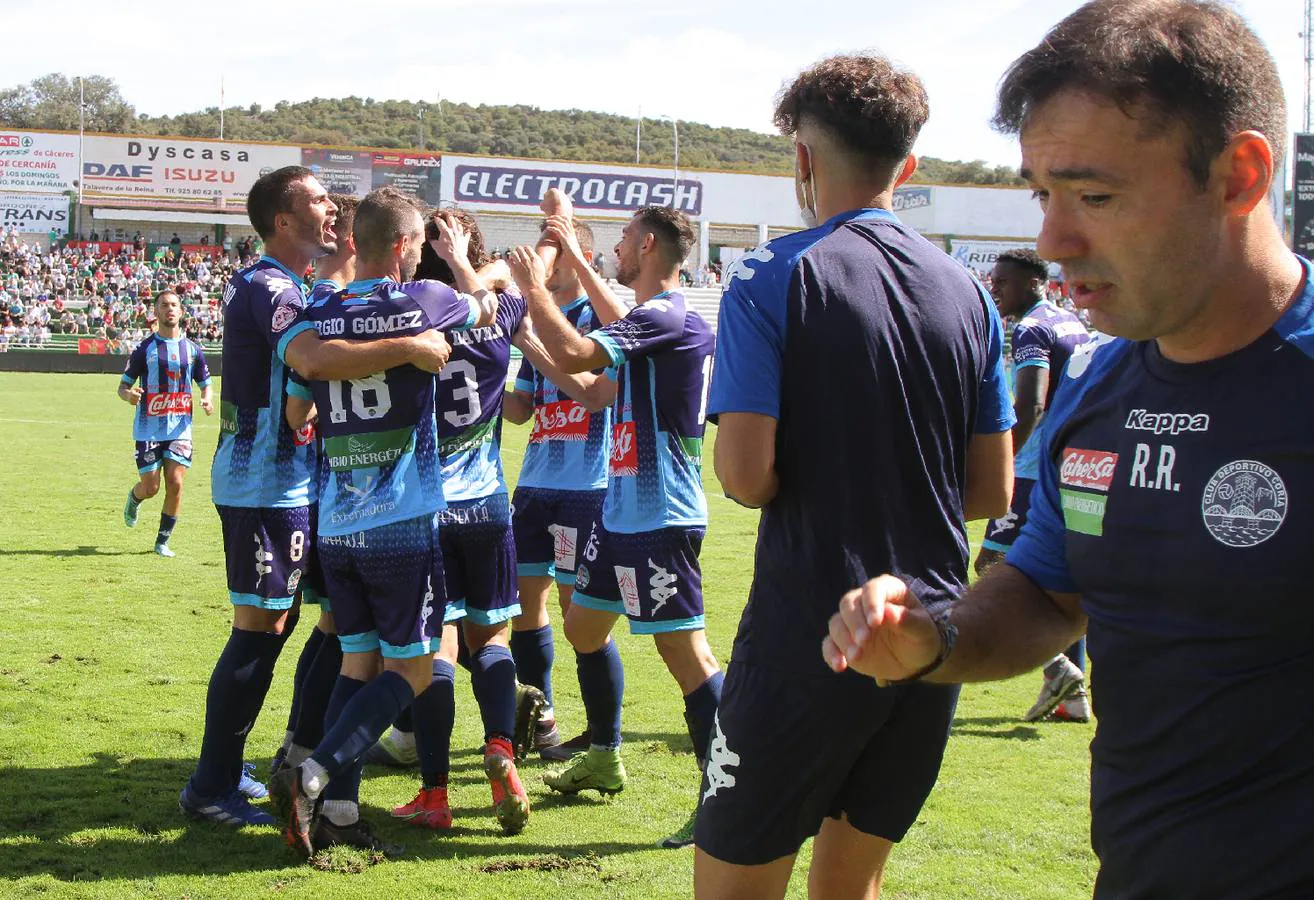 Jugadores del Coria celebrando el gol de Patxi/KARPINT