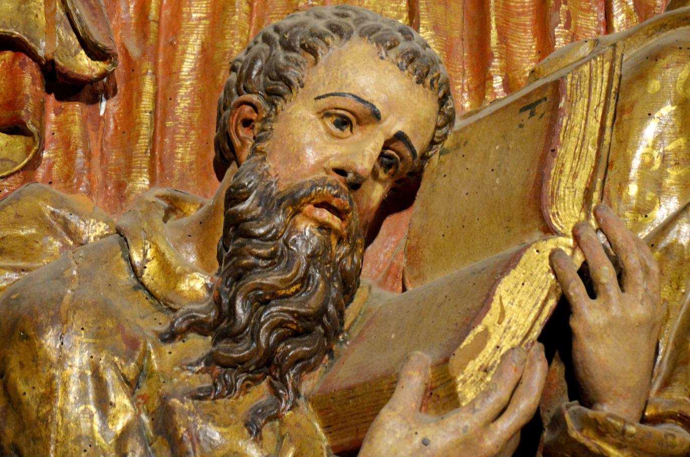 Detalle de San Agustín atacado por la carcoma en el retablo de Santa Ana
