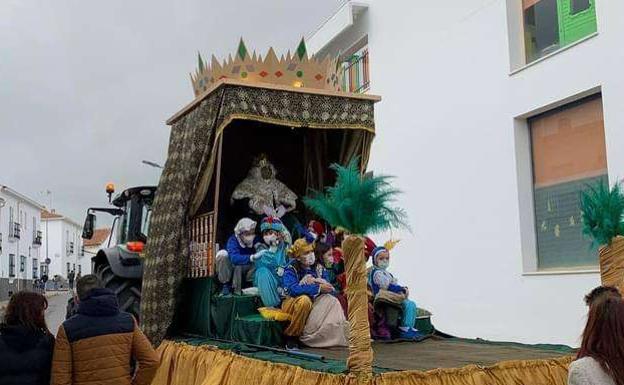 Los Reyes Magos inician la cabalgata en Fuente de Cantos /cedida