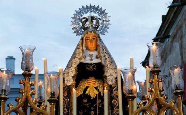 La Virgen de la Soledad se le venera desde hace siglos en Fuente de Cantos 