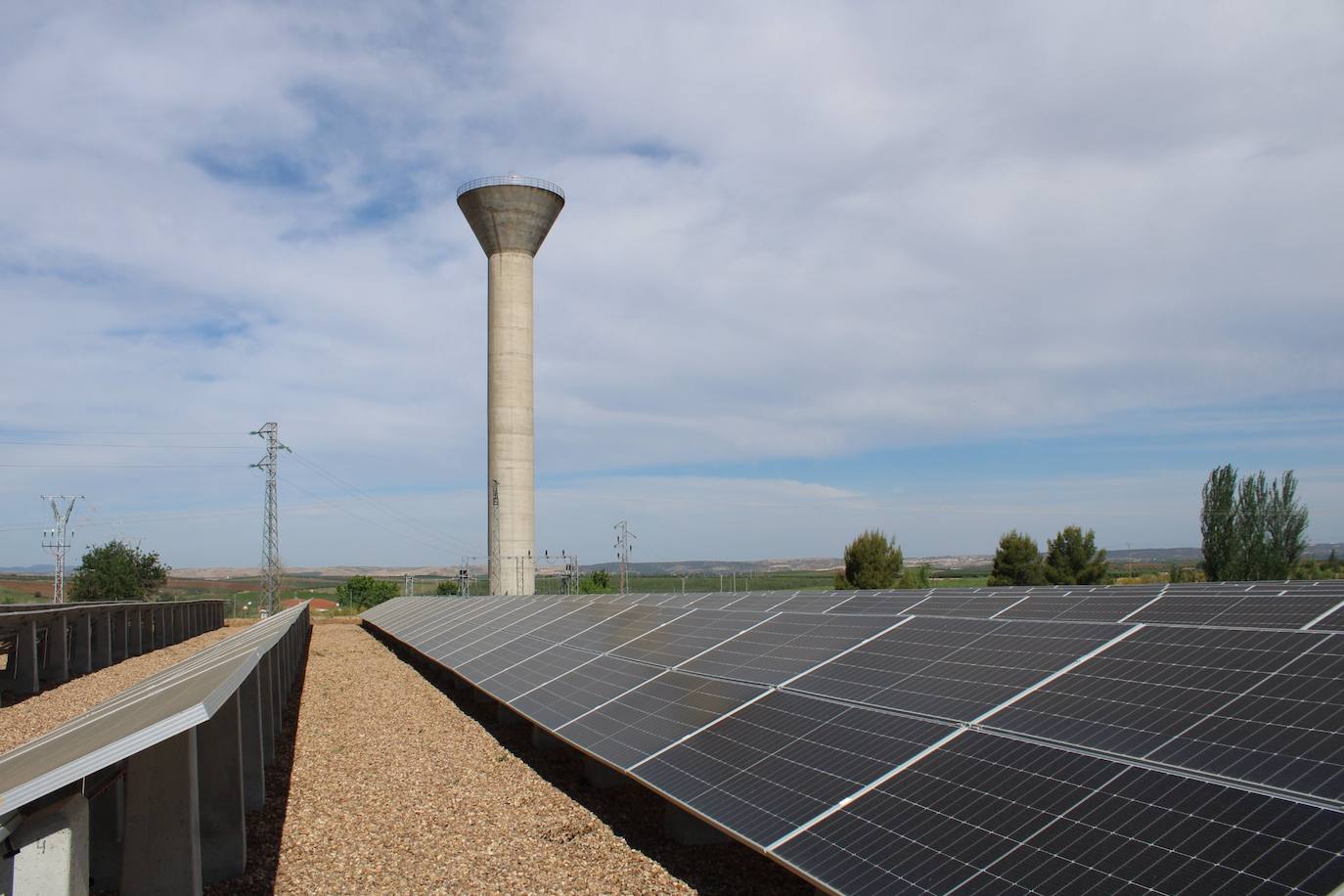 Paneles fotovoltaicos de la nueva Planta en la Comunidad de Regantes del Canal del Zújar.