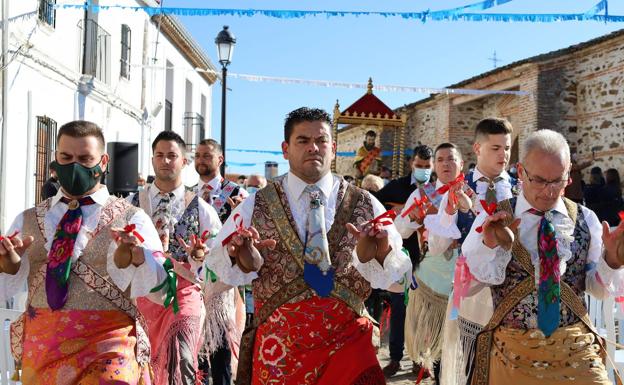 Los danzantes vuelven a festejar a San Antón