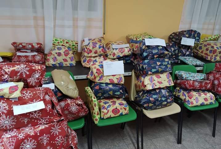Los regalos preparados en la Asamblea Local de Cruz Roja para su entrega a los niños sin recuros. /ALEJANDRO COLLADO
