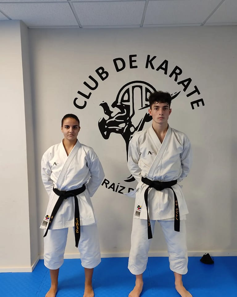 Inés Muñoz y Martín Marcos, en la sede del Club de Karate Jaraíz. 