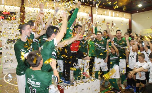 El Jerez Futsal celebrando su segunda Copa de Extremadura.