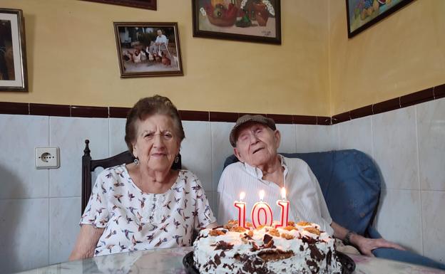 Manuel celebra junto a su mujer Ana su 101 cumpleaños/cedida