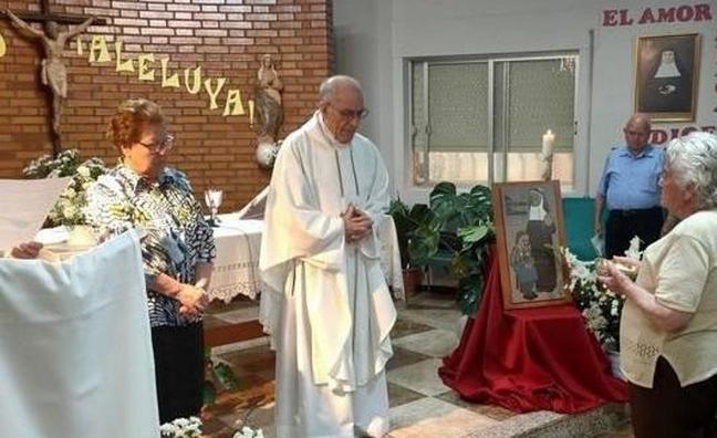 Don Agustín Cornejo oficia una misa en la residencia de mayores San Martín de Porres/smp
