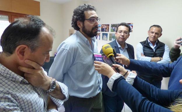 Jaime Vega asegura que tiene el apoyo de ocho concejales y que «negocia