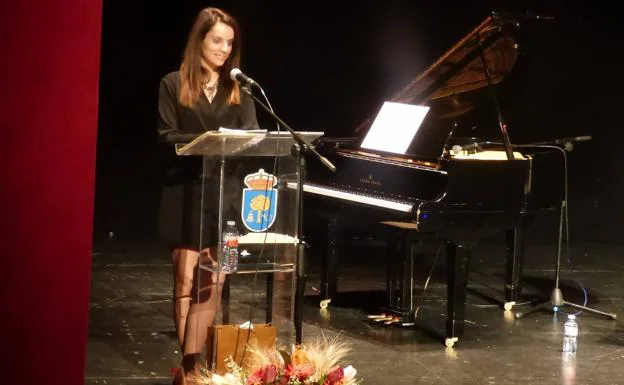 Nuria Flores en un acto como concejala en el teatro /MAM