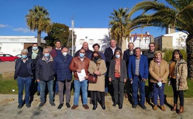 Alcaldes, concejales y diputados reunidos en Pueblonuevo de Miramontes /HOY