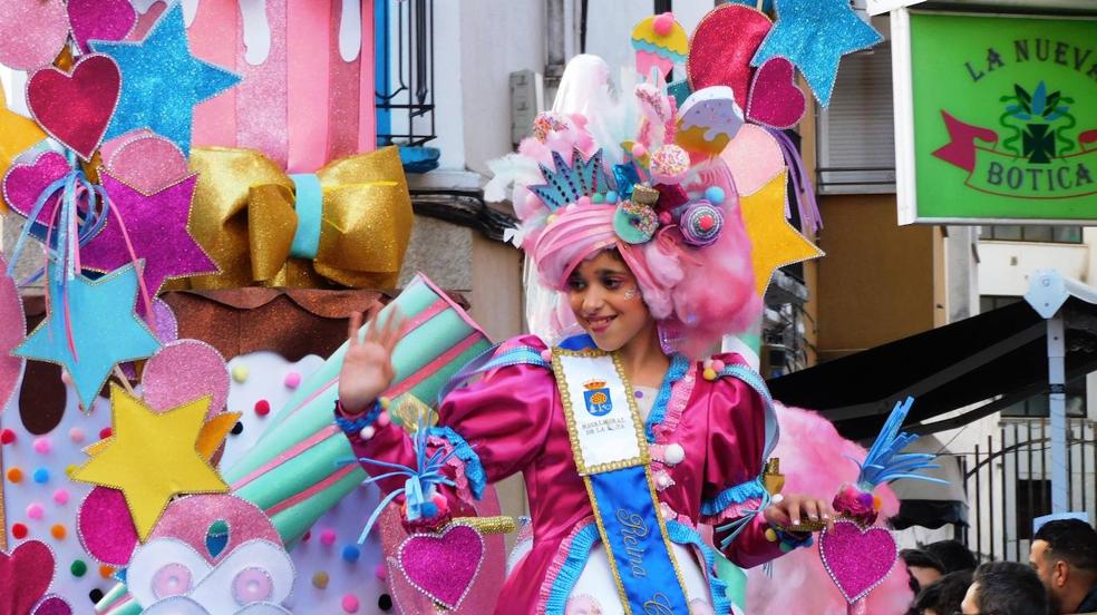 Primer desfile de carrozas y comparsas