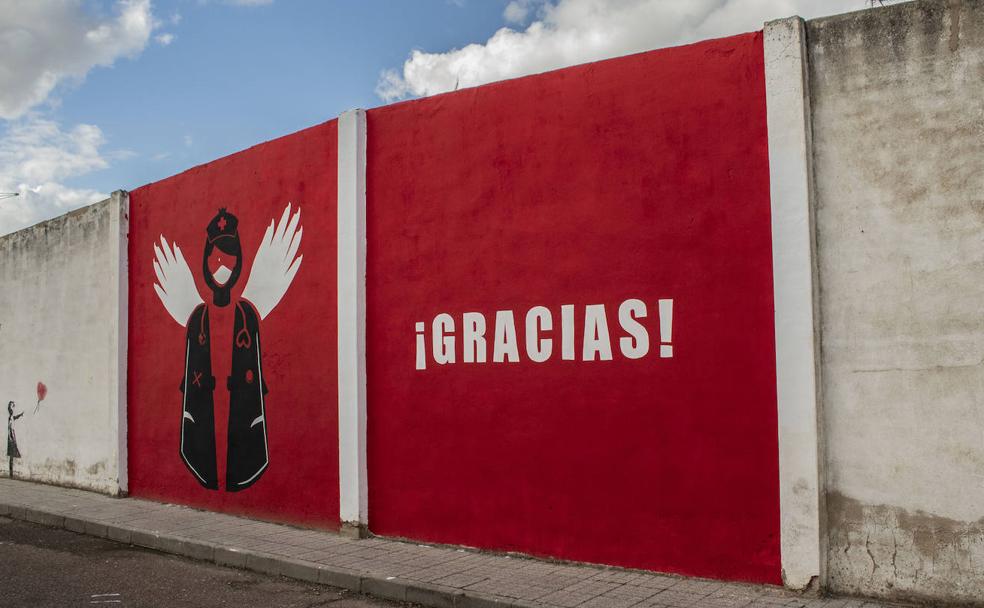 Puebla de la Calzada amaneció con esta obra en sus paredes el pasado 7 de noviembre/Cedida