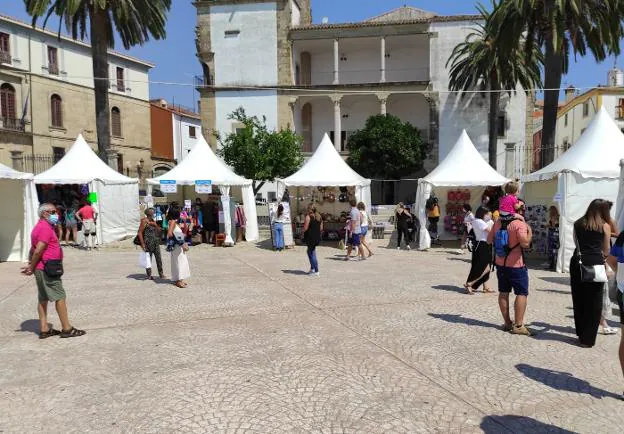 Empresarios locales en el outlet celebrado hace unas semanas. /JSP