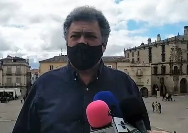 El alcalde, en la rueda de prensa de ayer /JSP