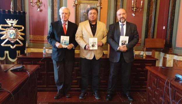 Javier Rupérez, José Antonio Redondo y Basilio Rodriguez, en la presentación del libro /JSP