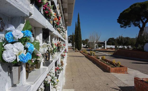 El Ayuntamiento De Badajoz Invierte Casi 700 000 Euros En Los Cementerios De La Ciudad Y Los Poblados Hoy El Ayuntamiento De Badajoz Invierte Casi 700 000 Euros En Los Cementerios De La Ciudad Y Los Poblados Hoy
