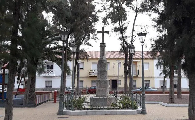 Cruz del Río que preside el parque de este populoso barrio:: FRAN HORRILLO