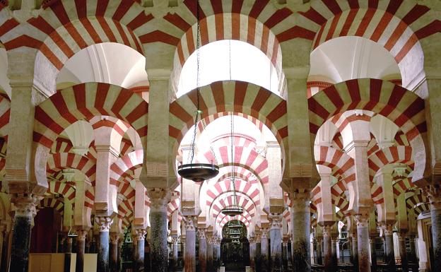 Interior de la mezquita-catedral de Córdoba./