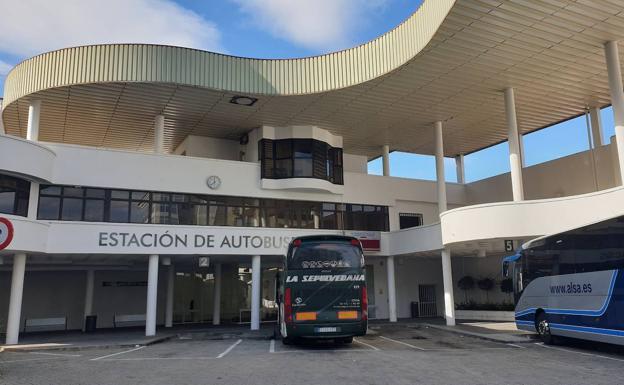 Detenido un hombre por amenazar con un arma blanca a los viajeros en la