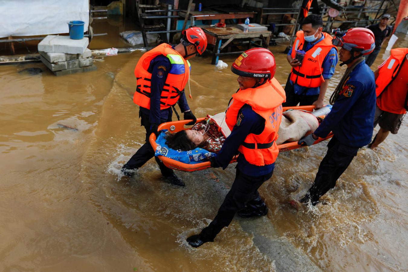 Fotos Las imágenes que han dejado las inundaciones de Indonesia  Hoy