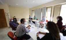 Reunión esta mañana en Mérida entre organizaciones agrarias y sindicatos./Brígido