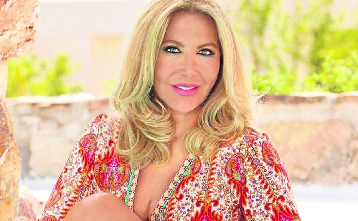 Norma Duval en el funeral de su madre - Norma Duval, una vedette en  imágenes - Foto en Bekia Actualidad