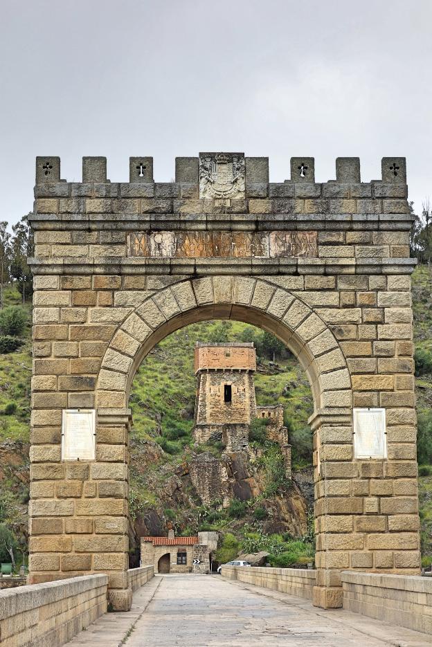 Arco del Triunfo del puente de Alcántara. / E. R.