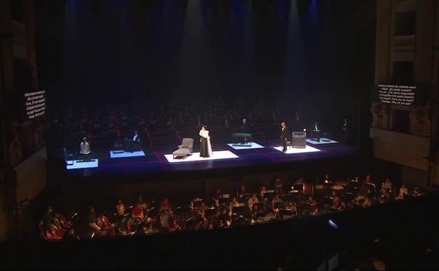 Un moment de la represetnación de 'La Traviata' en el Teatro Real. /Efe