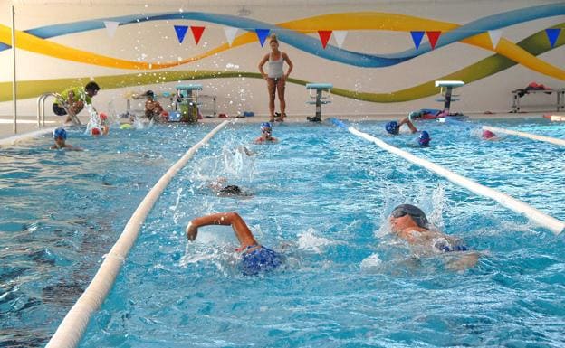 Plasencia reduce a 200 las entradas diarias a la piscina bioclimática