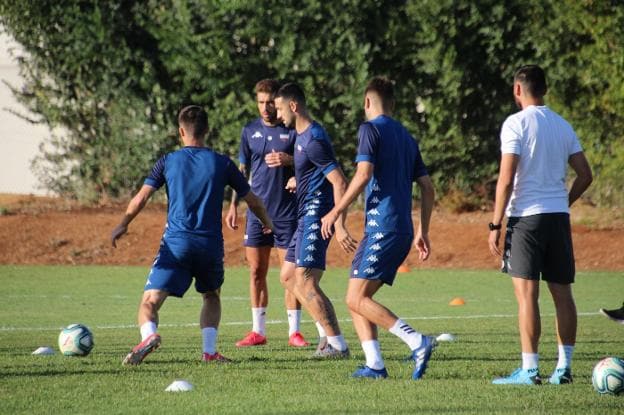 Jugadores del Extremadura durante un entrenamiento. / EXTREMADURA UD