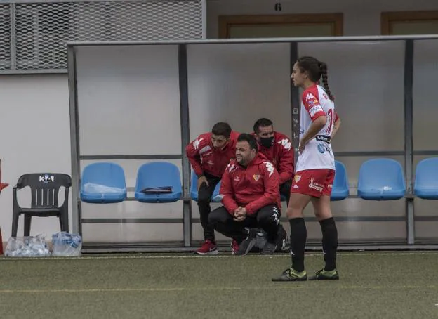 Blanca Moreno, que vuelve a su casa, en el partido ante el Sevilla. / PAKOPÍ