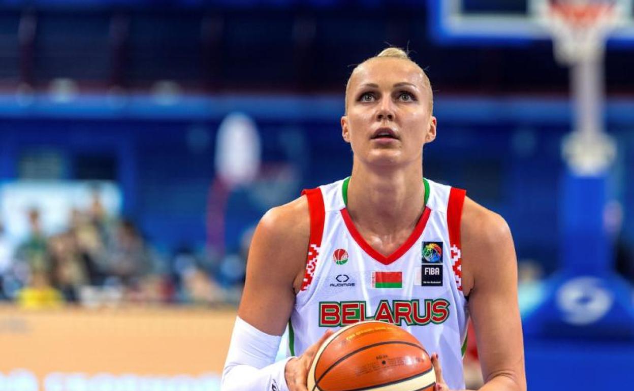 Yelena Levchenko, estrella mundial del baloncesto, tras ser liberada:  «Tengo piojos» | Hoy