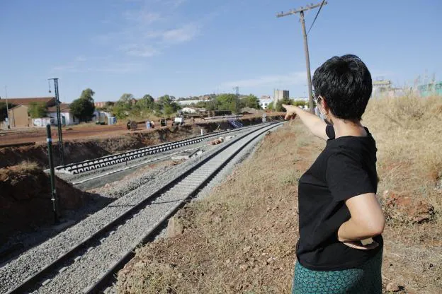 Obras en el tramo extremeño del ferrocarril. / HOY