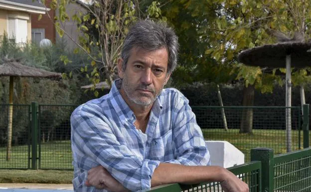 Juan García Casco trabaja en Zafra para el Estado en el Inia.