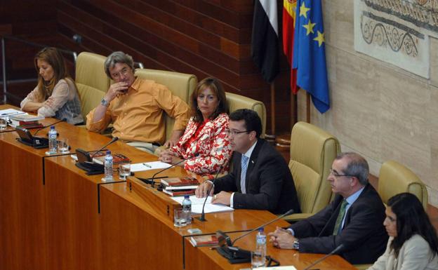 El PP de Extremadura y la Asamblea suspenden sus actividades por el fallecimiento de Rodríguez Píriz