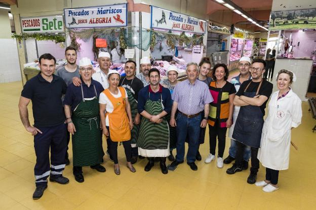 Imagen de archivo de los integrantes del mercado de Plasencia cuando se establecieron como asociación. / HOY