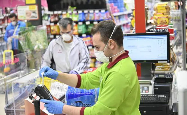 Los supermercados y las tiendas de alimentación han incrementado sus ventas en 2020./Arnelas