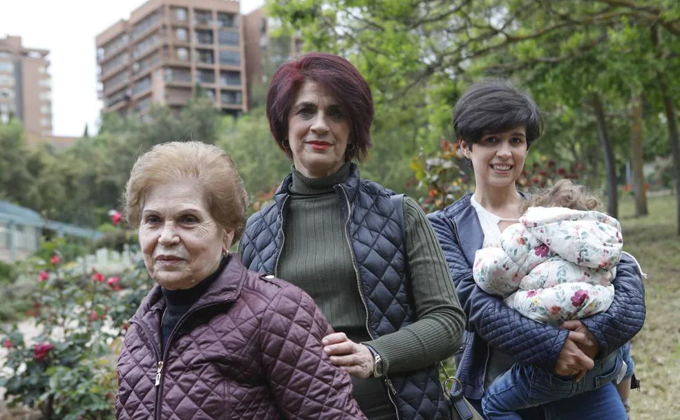 alentina, Mar y Belén, bisabuela, abuela y madre de Valentina, de dos años./ARMANDO MÉNDEZ