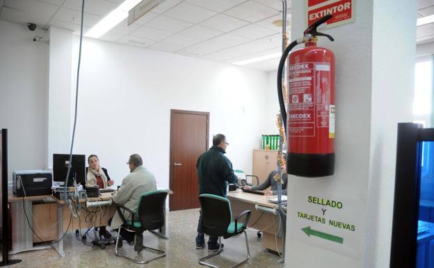 El paro baja en Extremadura en 2.715 personas en relación a marzo