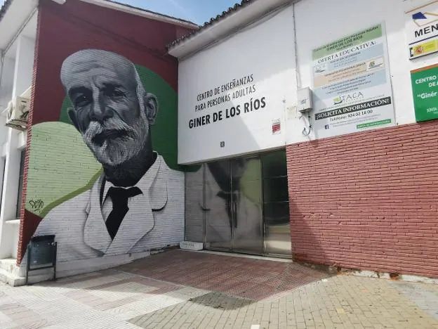 Fachada del centro educativo en la avenida Alonso Martín. / E. D.