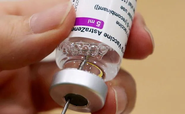 Los extremeños con la primera dosis de AstraZeneca podrán recibir la misma vacuna o Pfizer