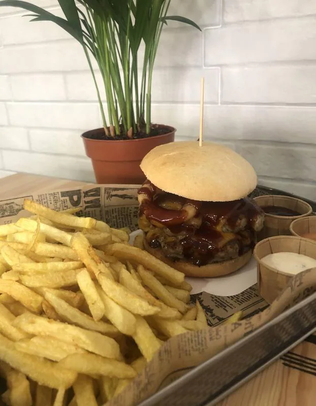 En El Rincón Burger Perú, tanto la hamburguesa como las patatas son 100% caseras.