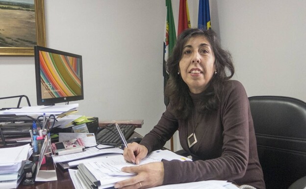 Luisa Osorio, alcaldesa de Oliva de la Frontera en la anterior legislatura y que debería recuperar el bastón de mando ahora según el pacto con el PP. /HOY