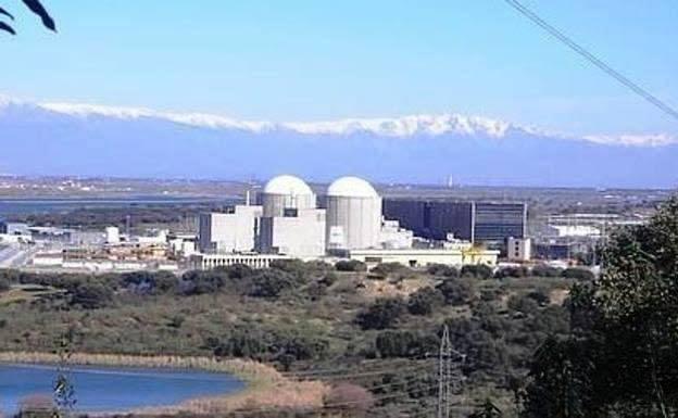 La central nuclear de Almaraz figuró entre la información recabada por la célula. /HOY