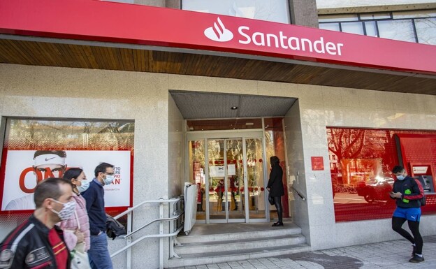 Oficina del banco Santander en Cáceres. /Hoy