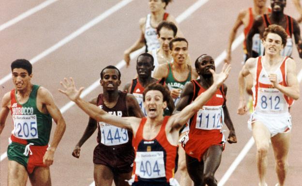 El oro de Fermín Cacho.  El triunfo de Soriano en 1500 se convirtió en una de las imágenes icónicas de los Juegos