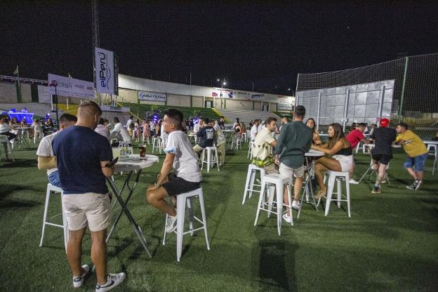 Terraza de verano del Club Polideportivo Cacereño. / HOY