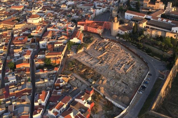 Excavación del Campillo que Amigos de Badajoz quiere mantener y donde irán pisos con una nueva barriada. / HOY