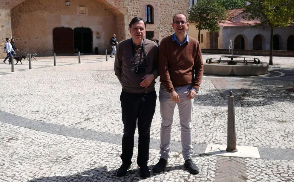 Giorgio Parisi y Juan Jesús Ruiz en la Alcazaba de Badajoz en 2019, cuando acudió a la región a recibir el doctorado Honoris Causa de la UEx. /HOY