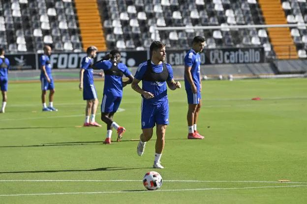 Dani Aquino durante un entrenamiento de pretemporada con el Badajoz. / J. V. ARNELAS